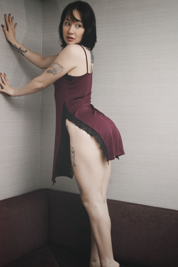 Follow Naomi Korae on Paysites